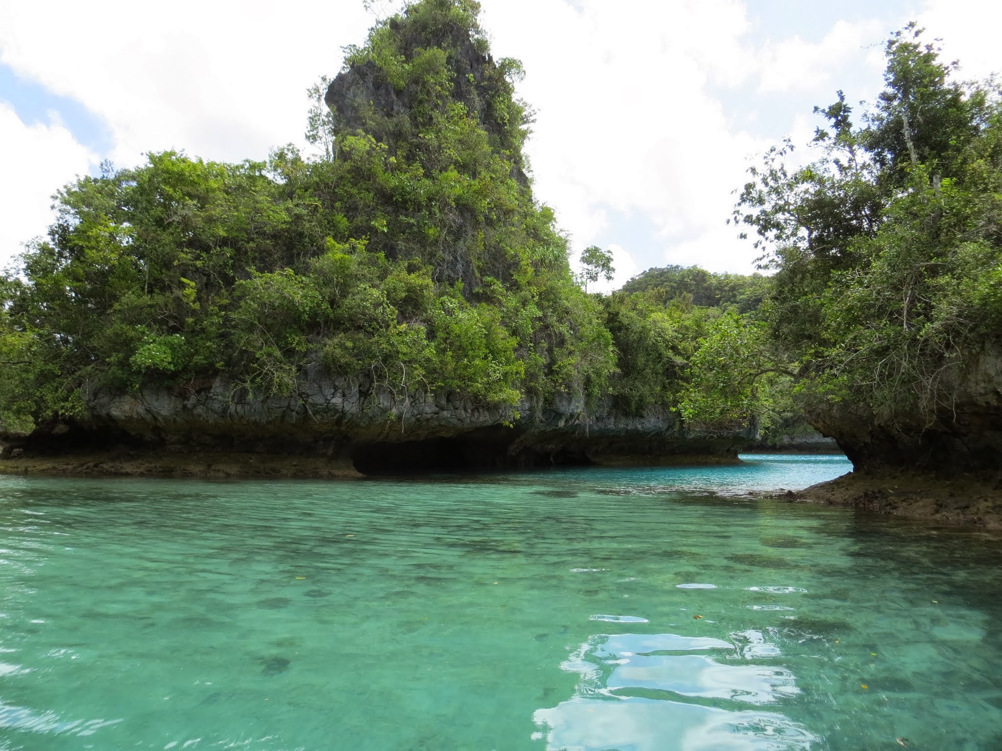 Bay of Islands Pictures, Vanua Balavu, Fiji – Two At Sea