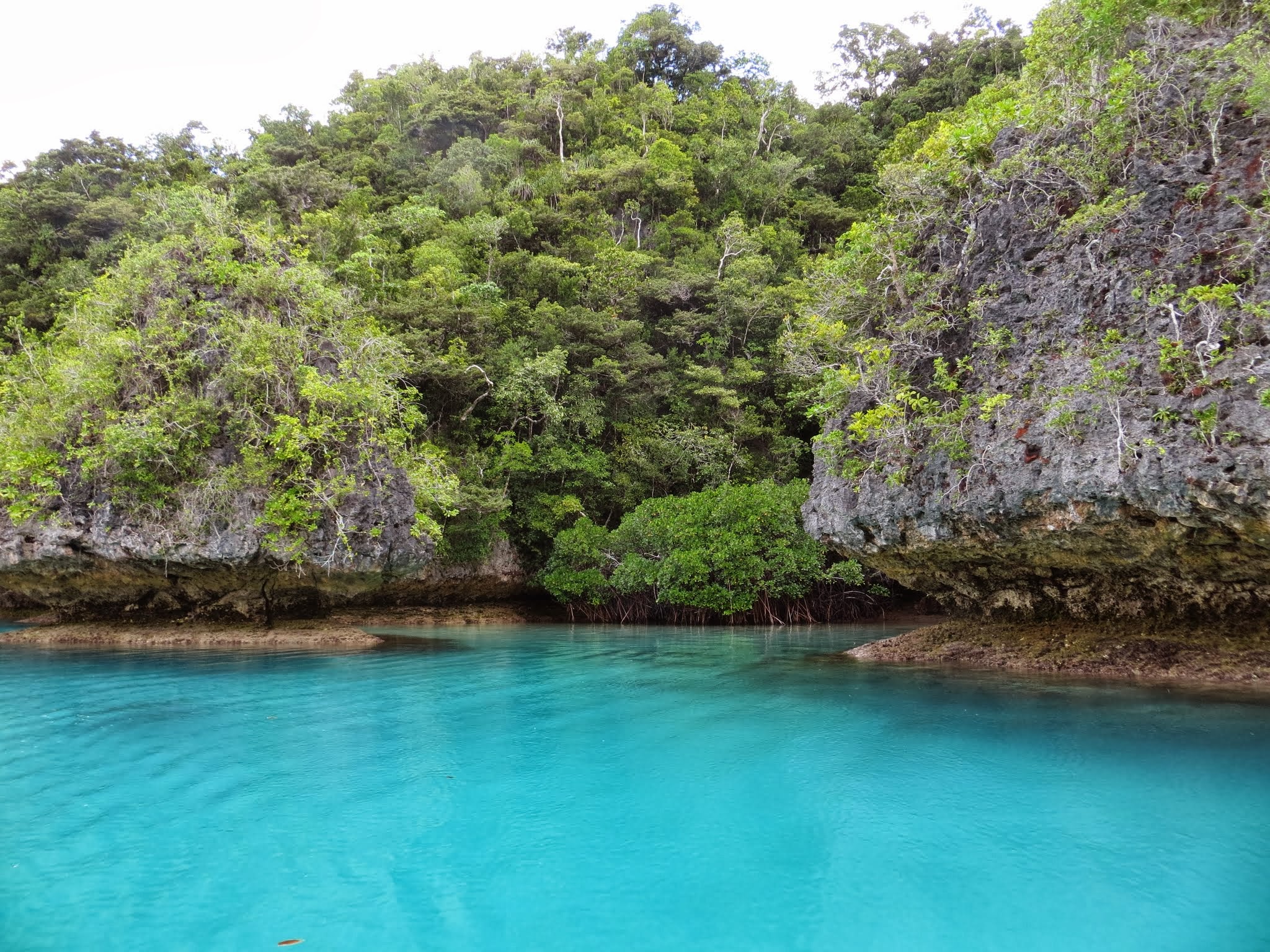 Bay of Islands Pictures, Vanua Balavu, Fiji – Two At Sea