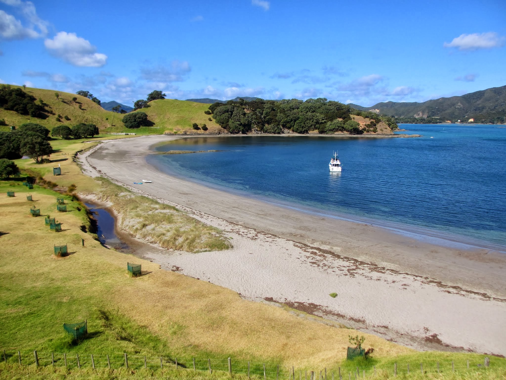 Bay of Islands: Hiking Urupukapuka Island (New Zealand) – Two At Sea